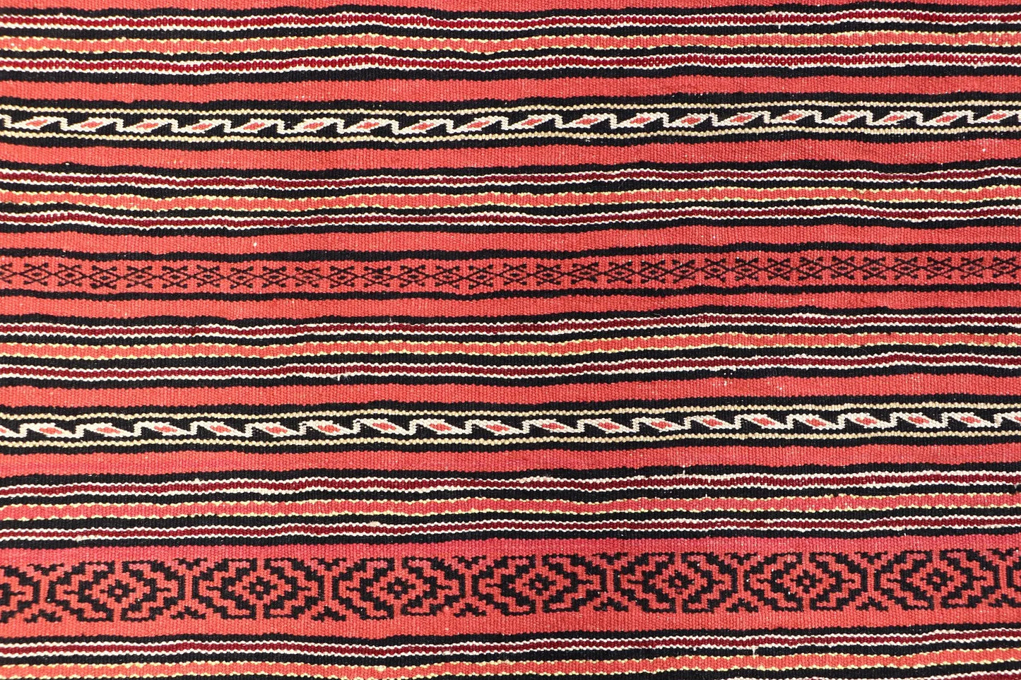 Laghari Soumak (100 x 200 Cms approx)