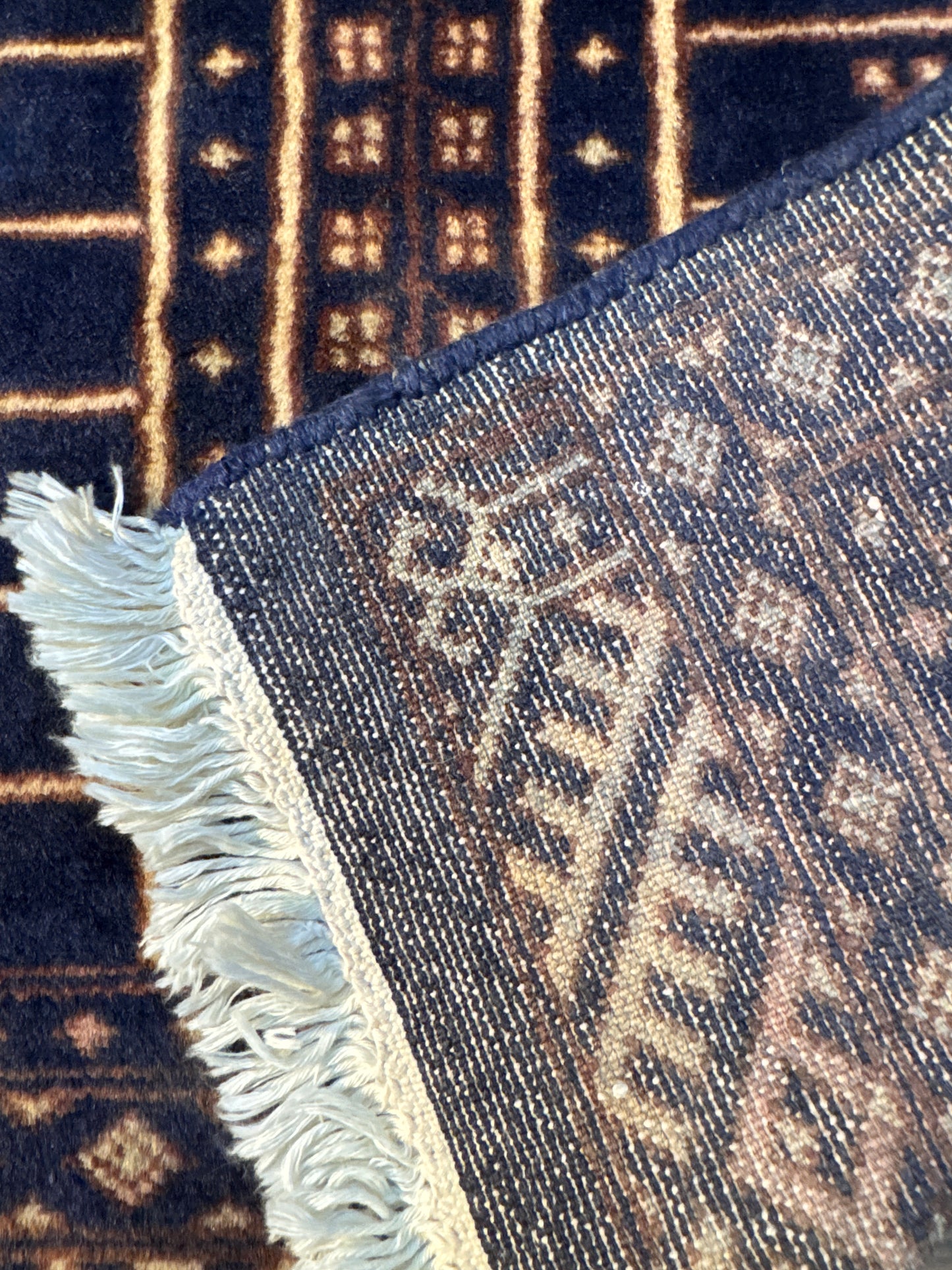 Hand Knotted Carpet 2 x3 ft