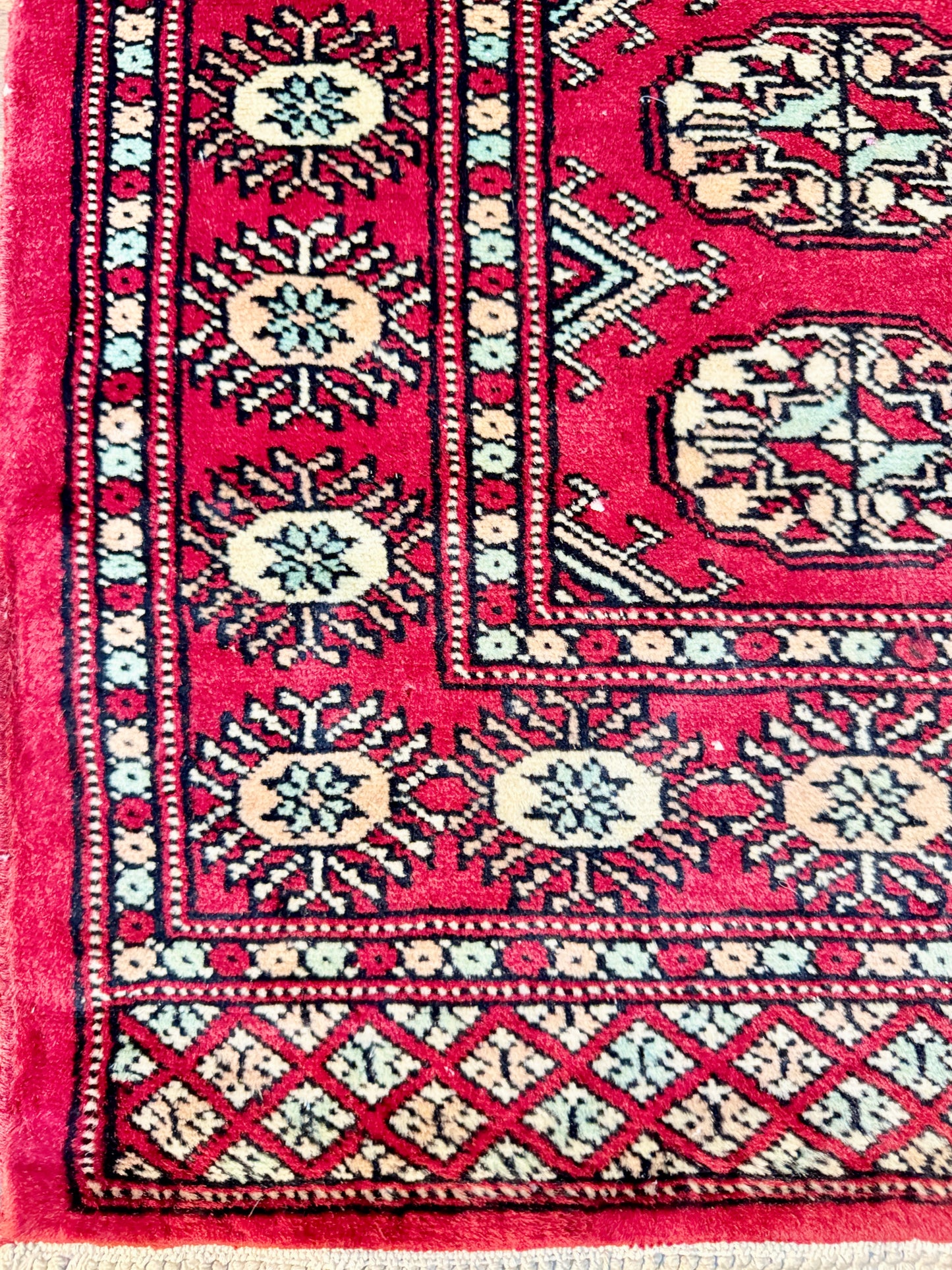 Hand Knotted Traditional Bokhara Rug 2.5 x 4 ft