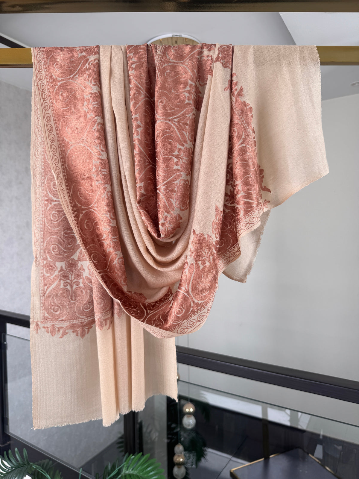 Light Pashmina Stole – Plain Weave, 28x80 inches