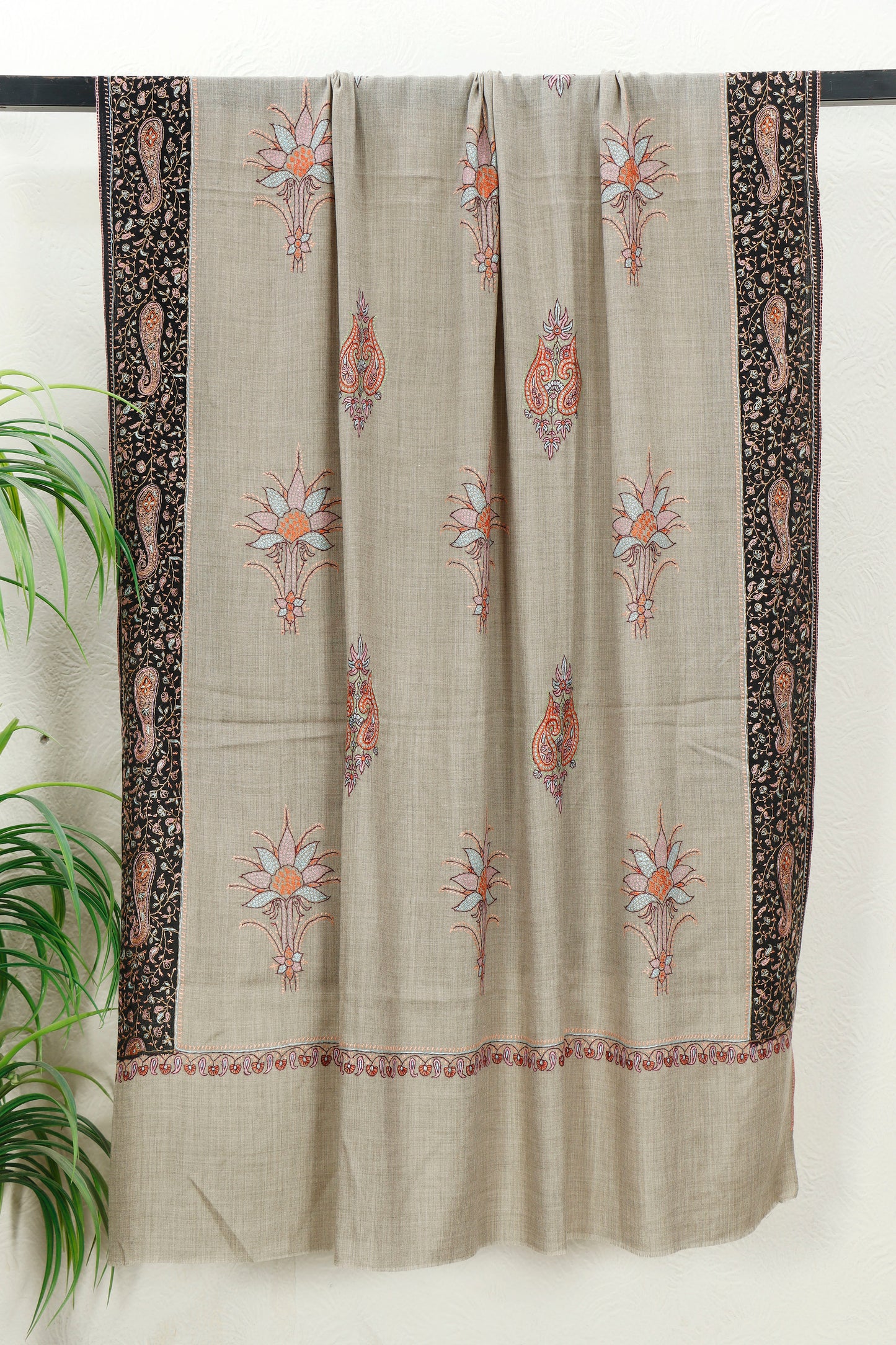 Sui Jaal Toosh Shawl – Elevated Gifting Toosh Shawl