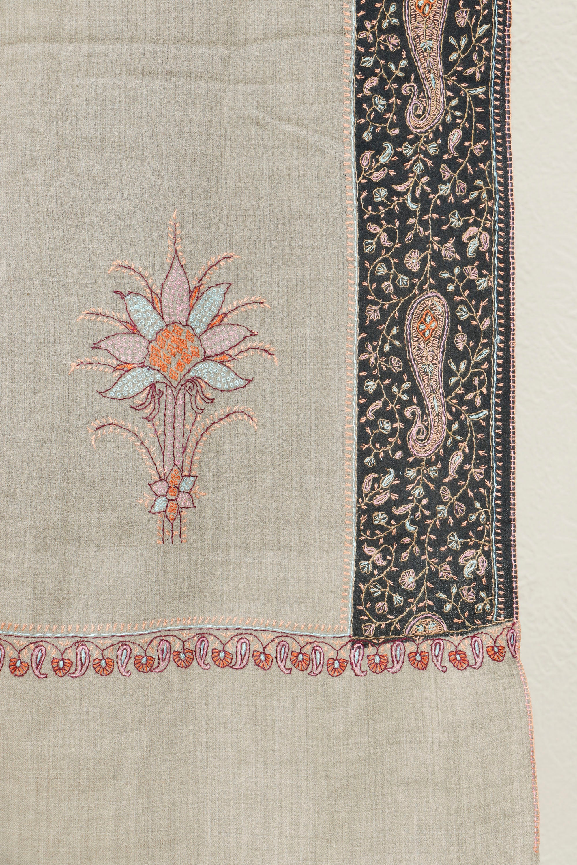 Sui Jaal Toosh Shawl – Elevated Gifting Toosh Shawl