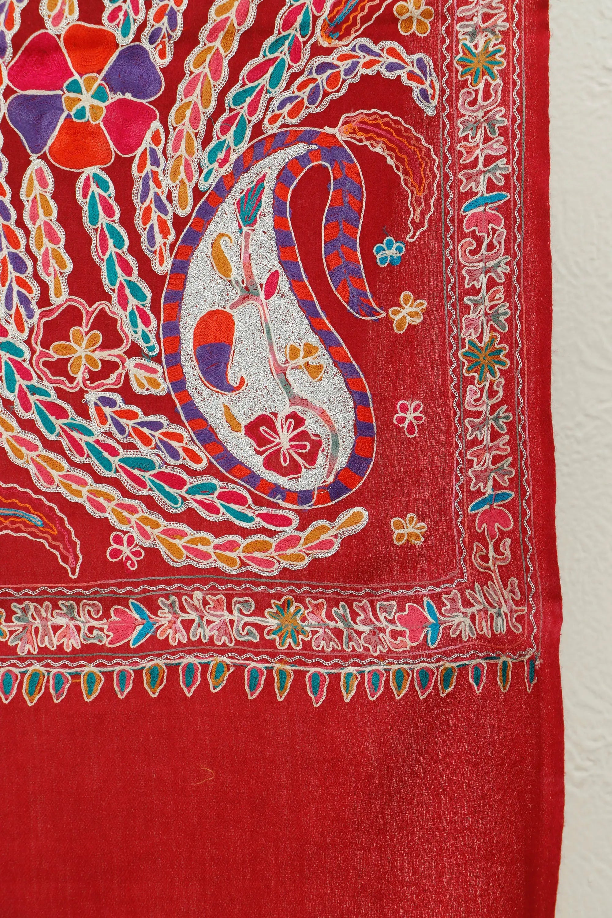 Silk Embroidered Pashmina Stole – Gift-Ready Silk Stole