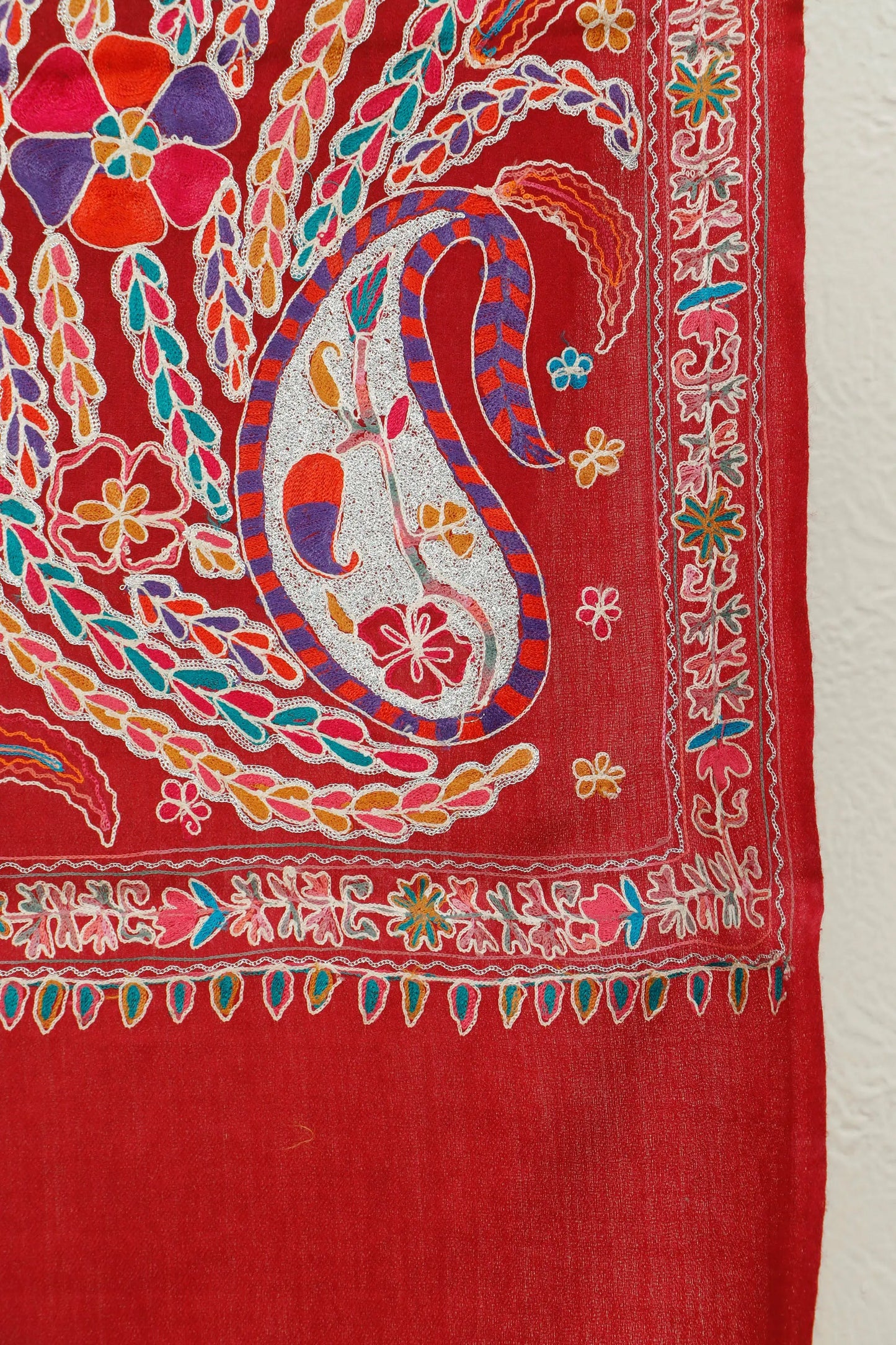 Silk Embroidered Pashmina Stole – Gift-Ready Silk Stole