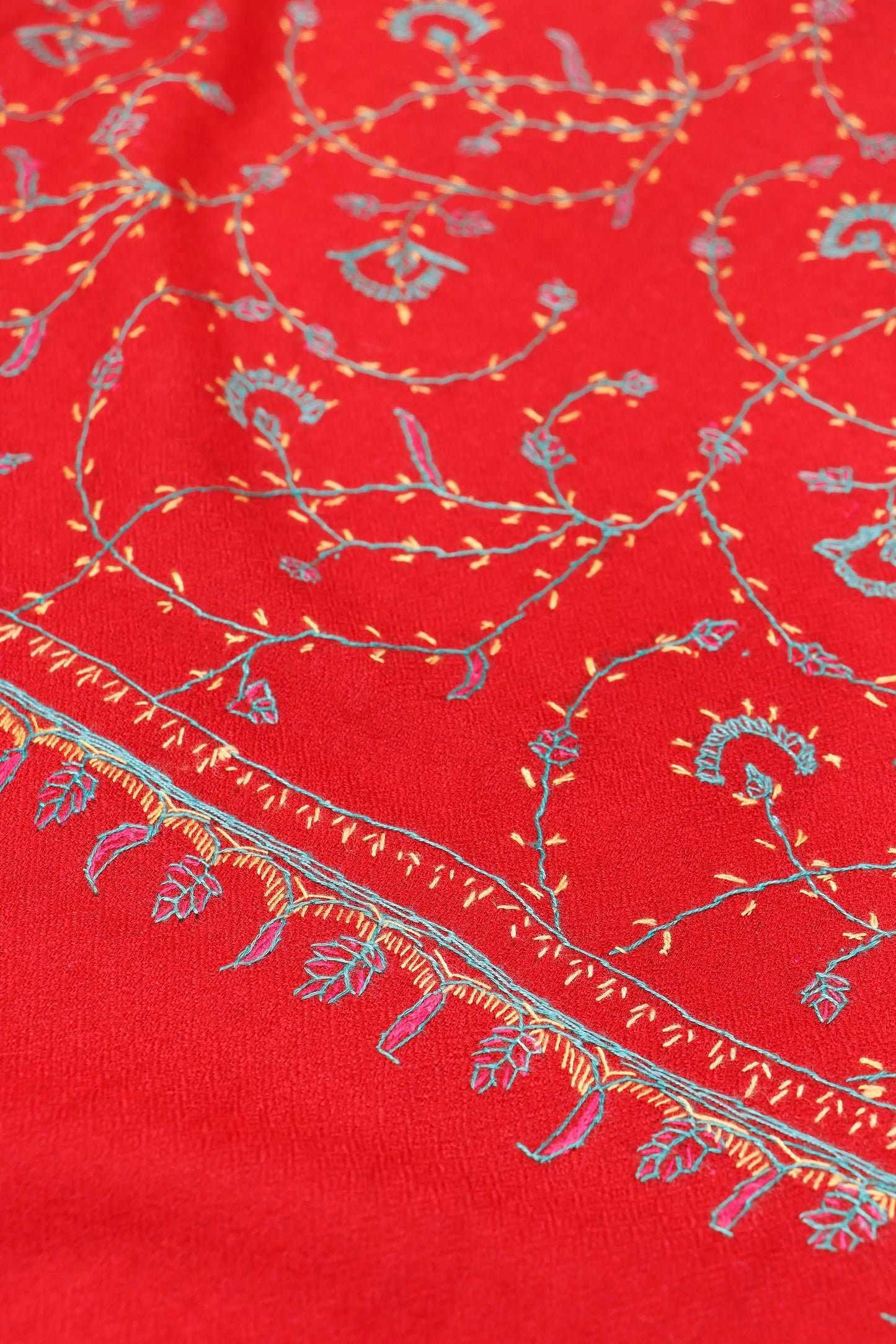 Sui Jaal Stole – Everyday Hand-Embroidered Stole