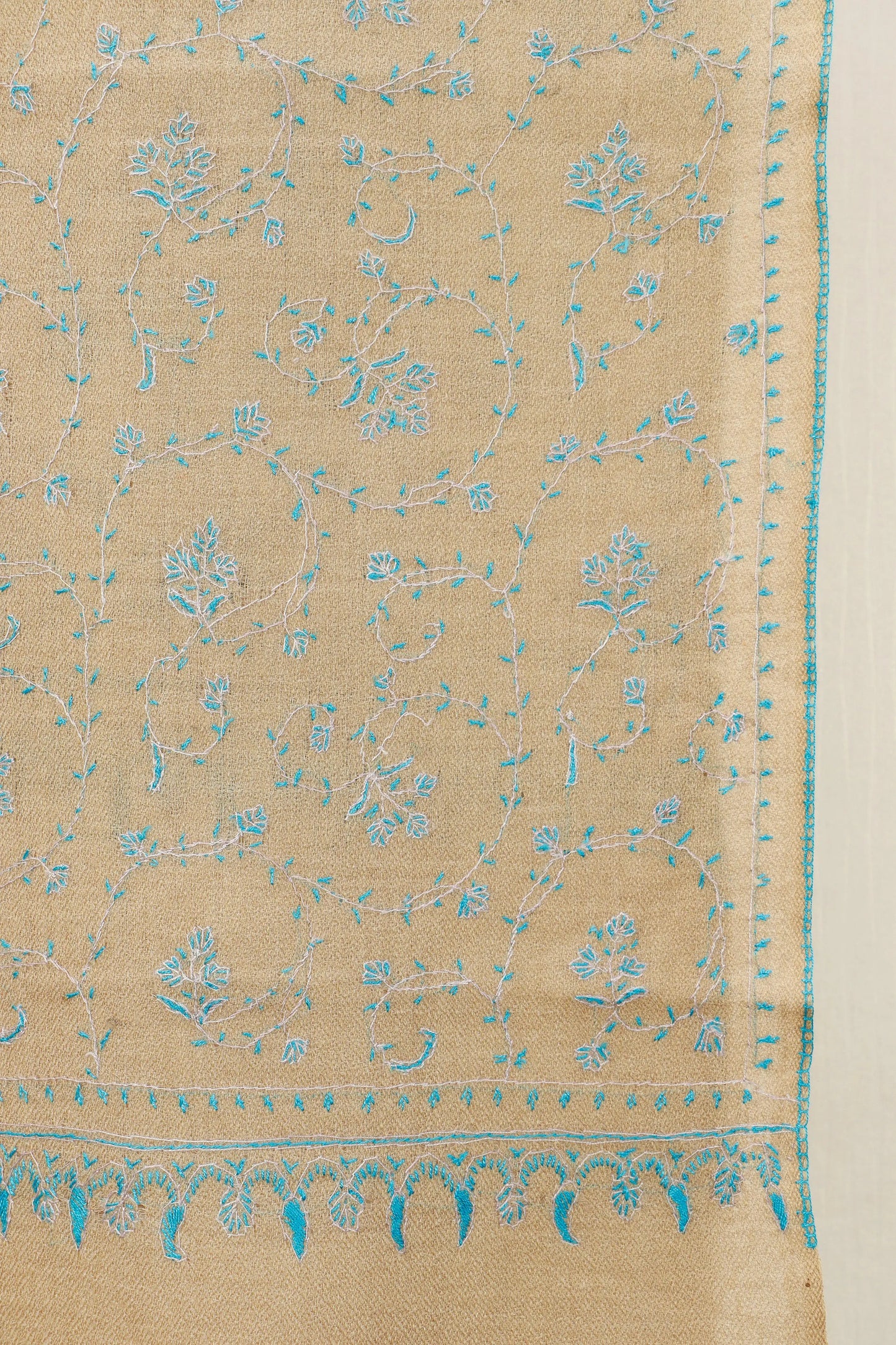 Sui Jaal Stole – Versatile Net-Pattern Stole