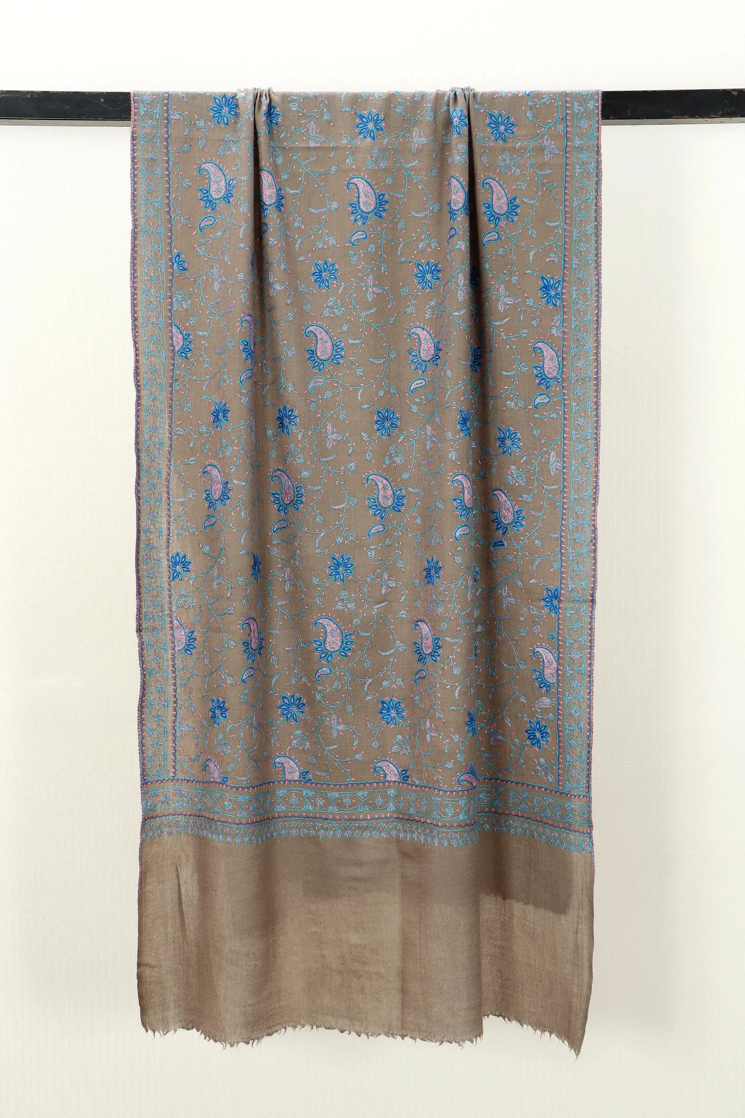 Sui Jaal Stole – Durable Lattice Embroidered Stole