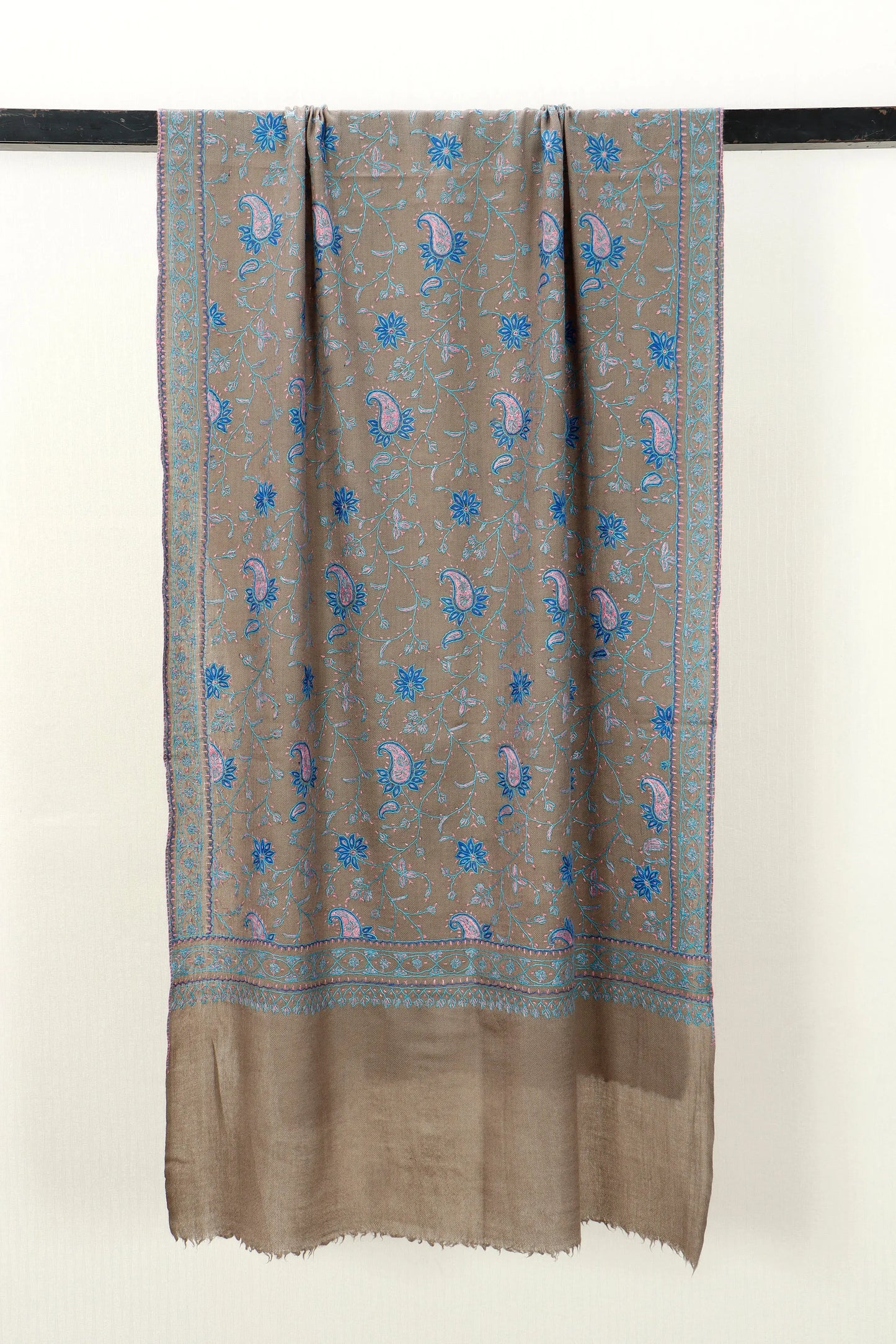 Sui Jaal Stole – Durable Lattice Embroidered Stole