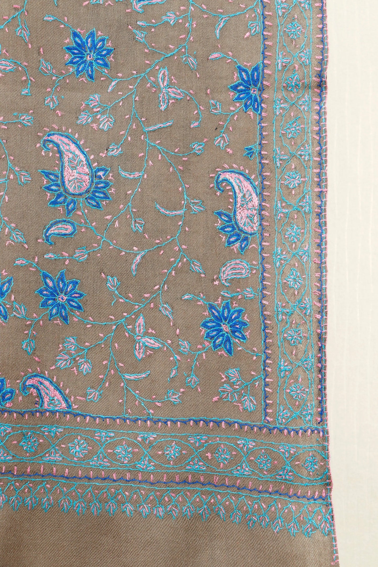 Sui Jaal Stole – Durable Lattice Embroidered Stole