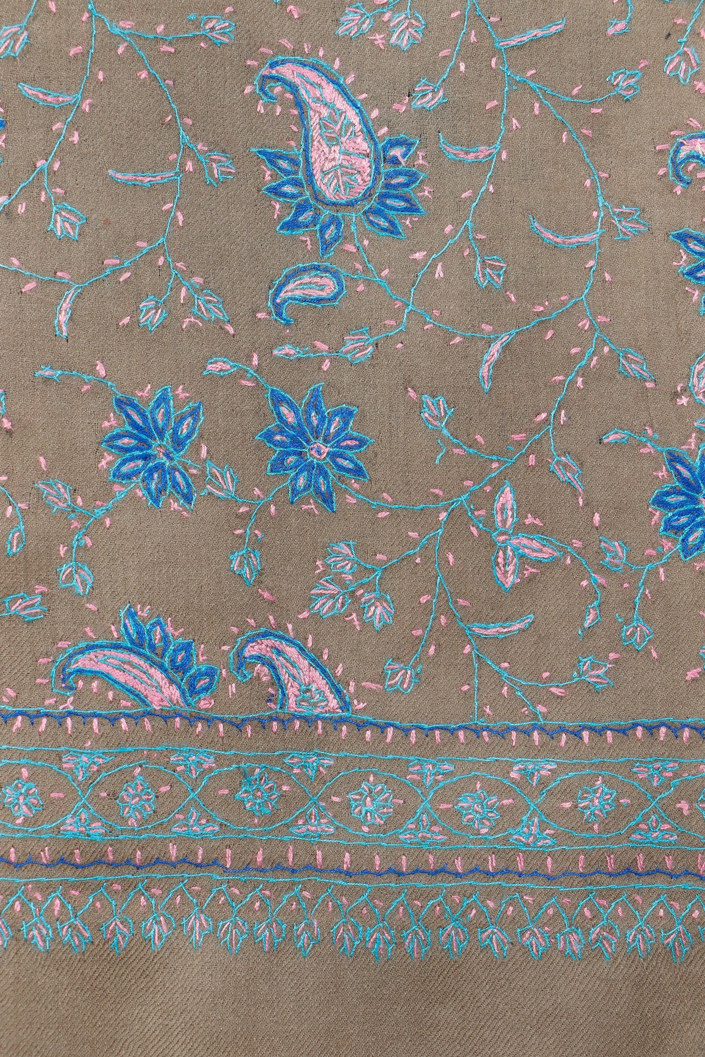 Sui Jaal Stole – Durable Lattice Embroidered Stole