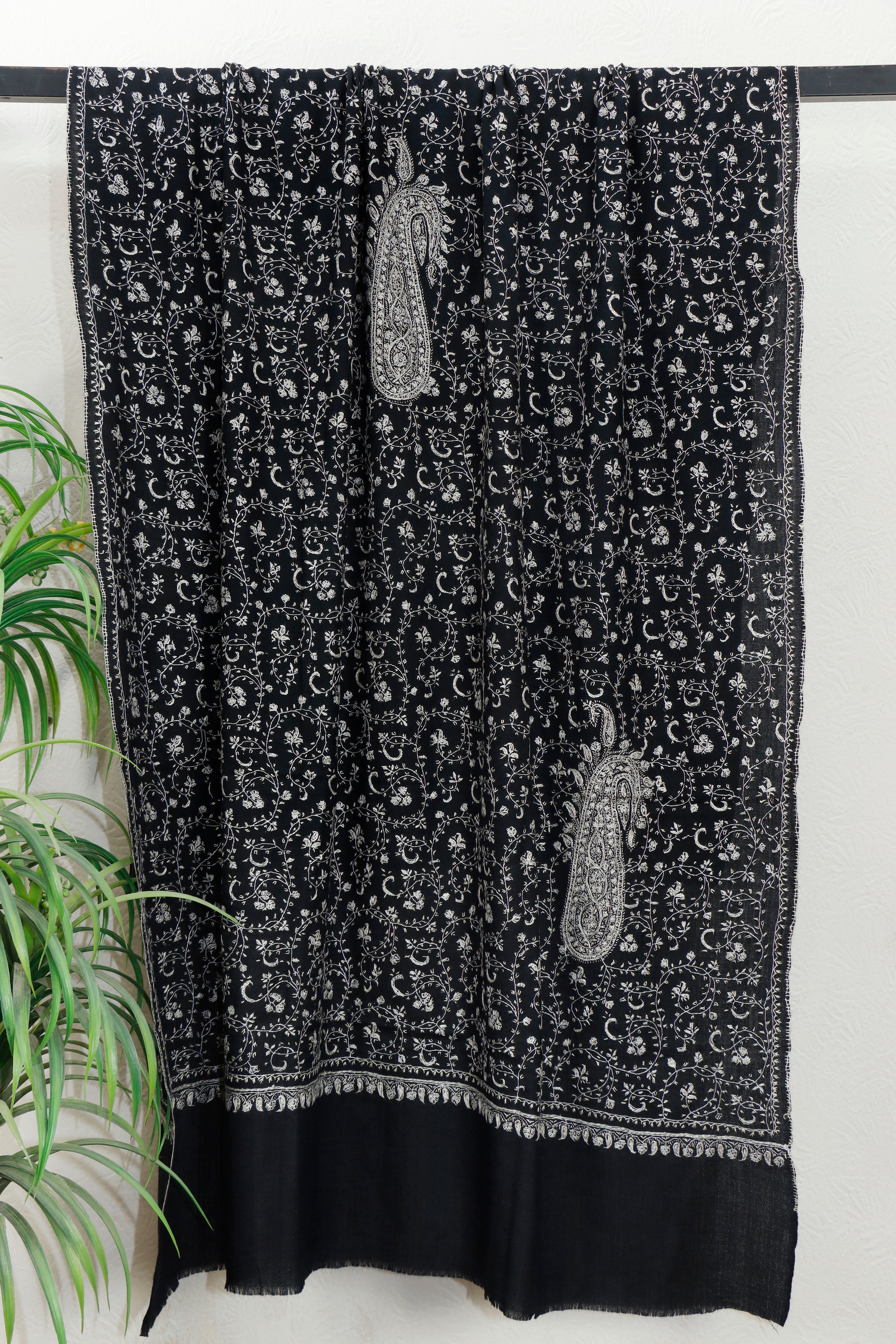 Sui Jaal Toosh Shawl – Accessible Handworked Toosh Shawl