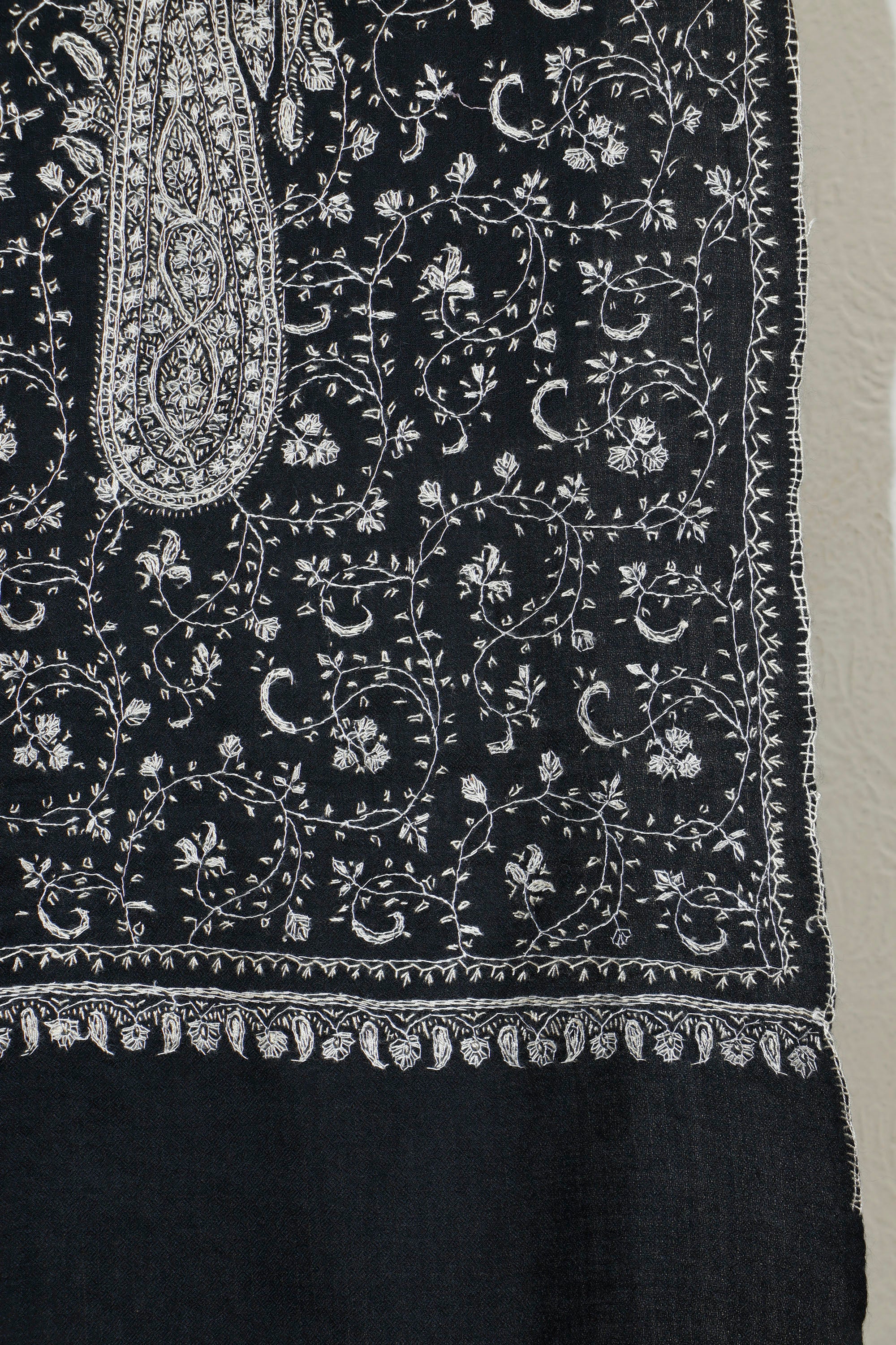 Sui Jaal Toosh Shawl – Accessible Handworked Toosh Shawl