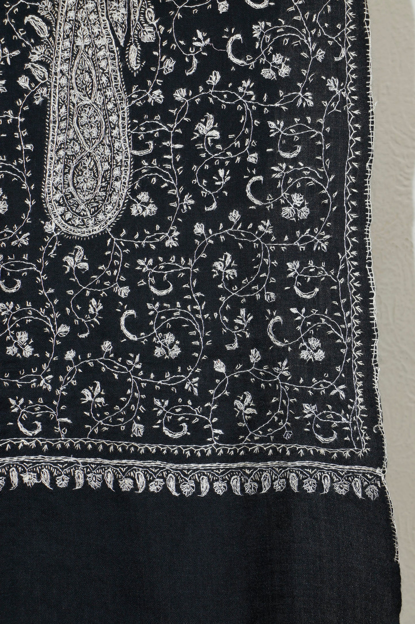 Sui Jaal Toosh Shawl – Accessible Handworked Toosh Shawl