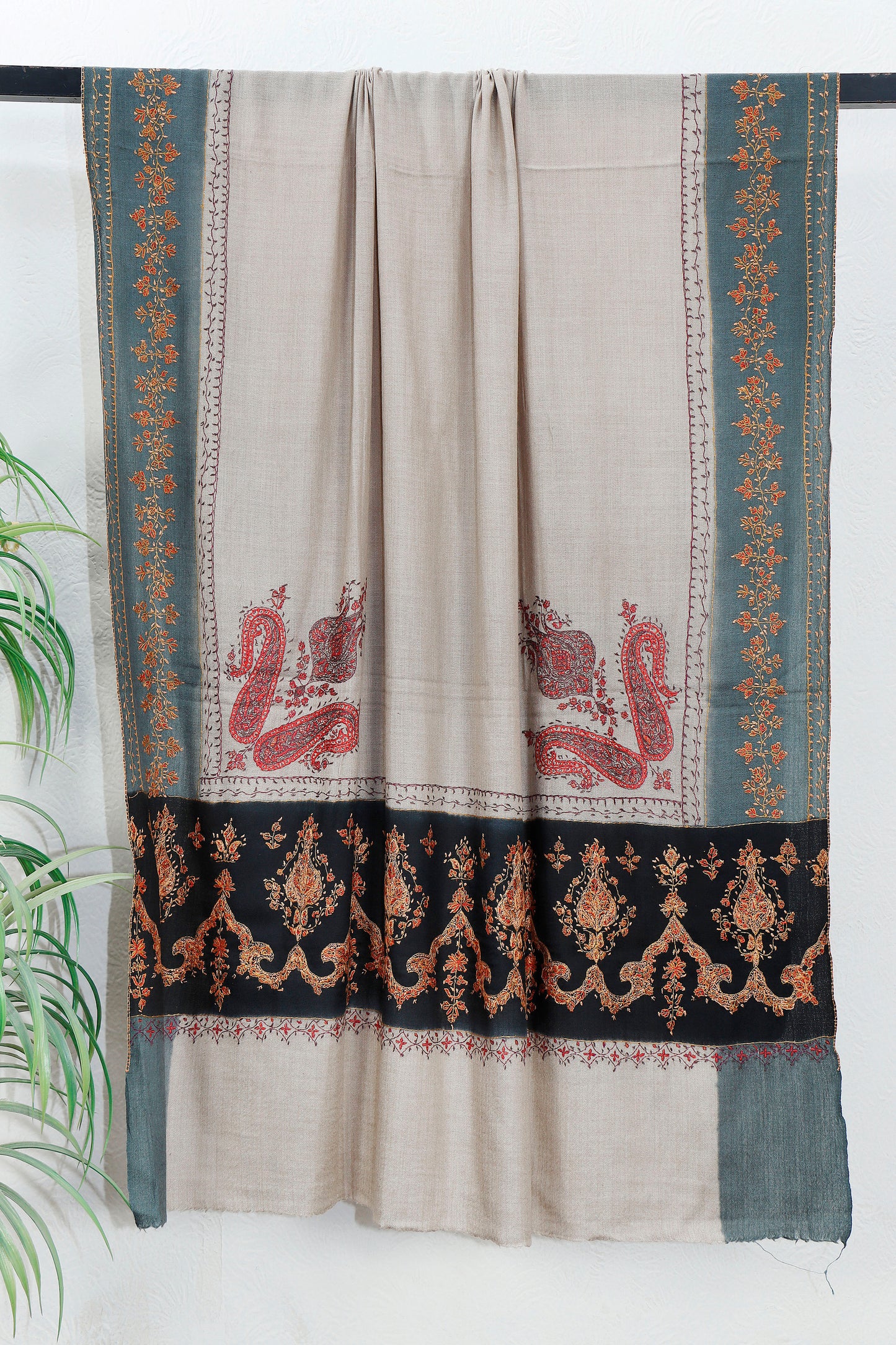 Sui Jaal Toosh Shawl – Soft-Drape Toosh Shawl