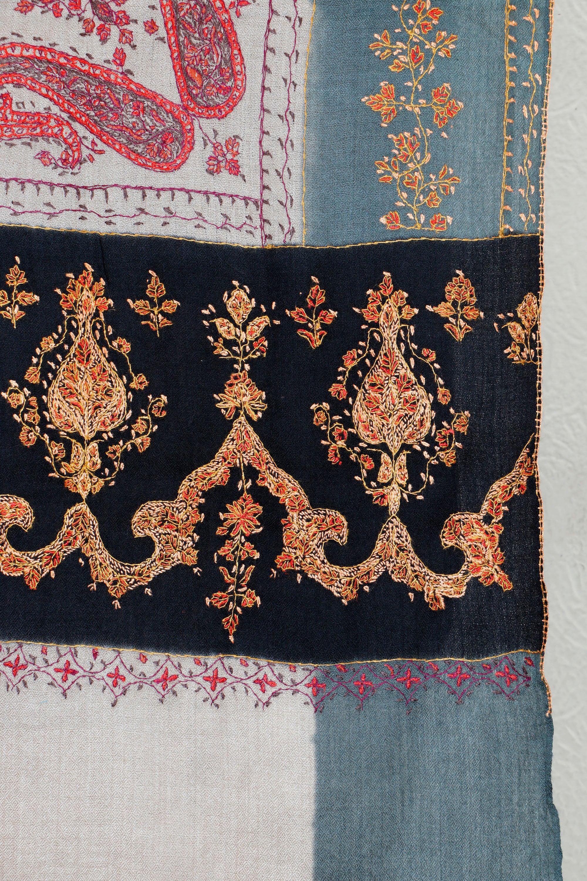 Sui Jaal Toosh Shawl – Soft-Drape Toosh Shawl
