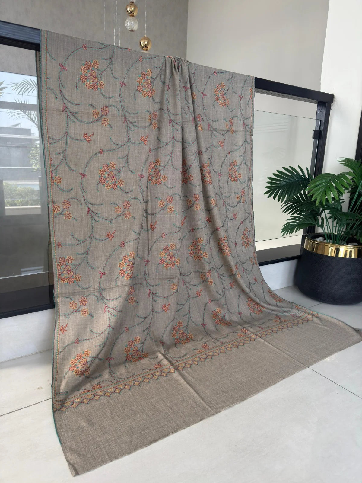 Kani Zari Shawl Dupatta – Traditional Weave with Zari Work